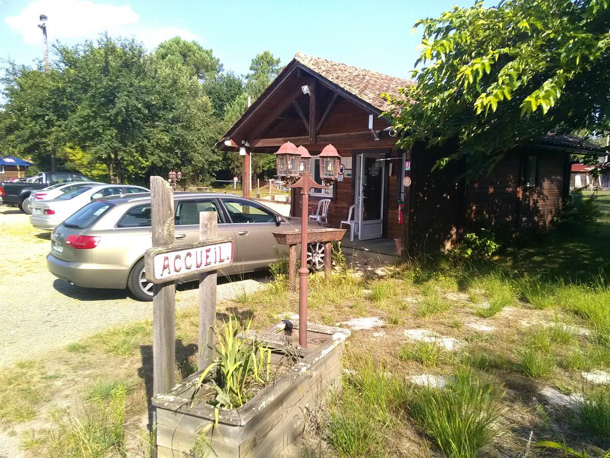Camping Familial Les Chalets D'Uza Exterior foto